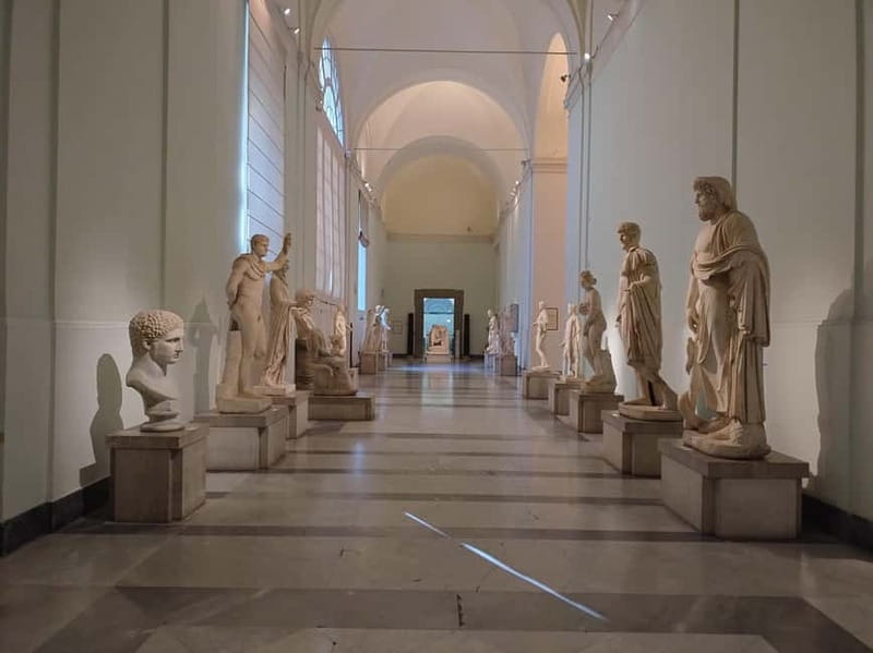 National Archaeological Museum synchronized audioguided tour without QR or app - The Farnese Gallery and its powerful ancient sculpture