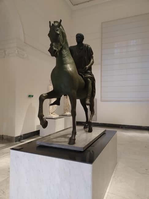 National Archaeological Museum synchronized audioguided tour without QR or app - Who should choose this experience?