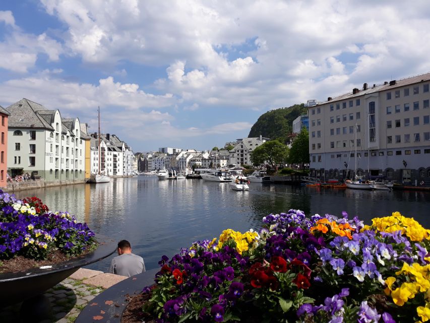 Norwegian Coastal Cities: Smartphone Audio Guide App - How the smartphone guide works in Norway