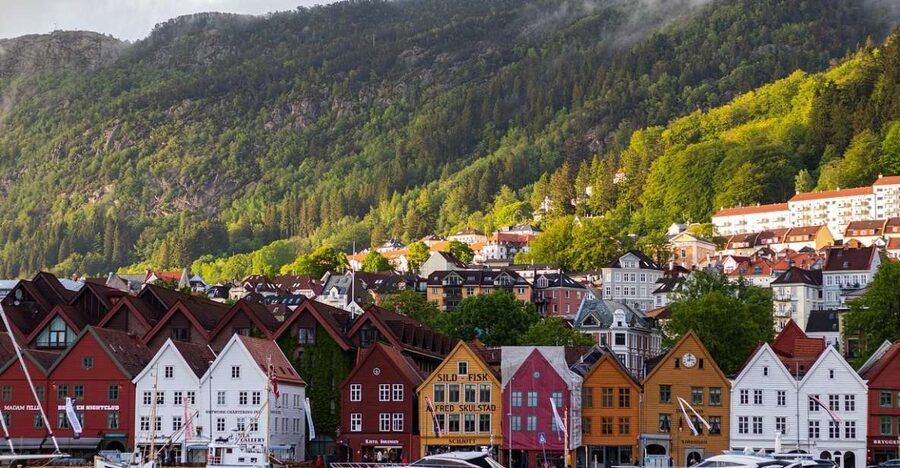 Norwegian Coastal Cities: Smartphone Audio Guide App - Bodø, Kirkenes, Hammerfest and Svolvær