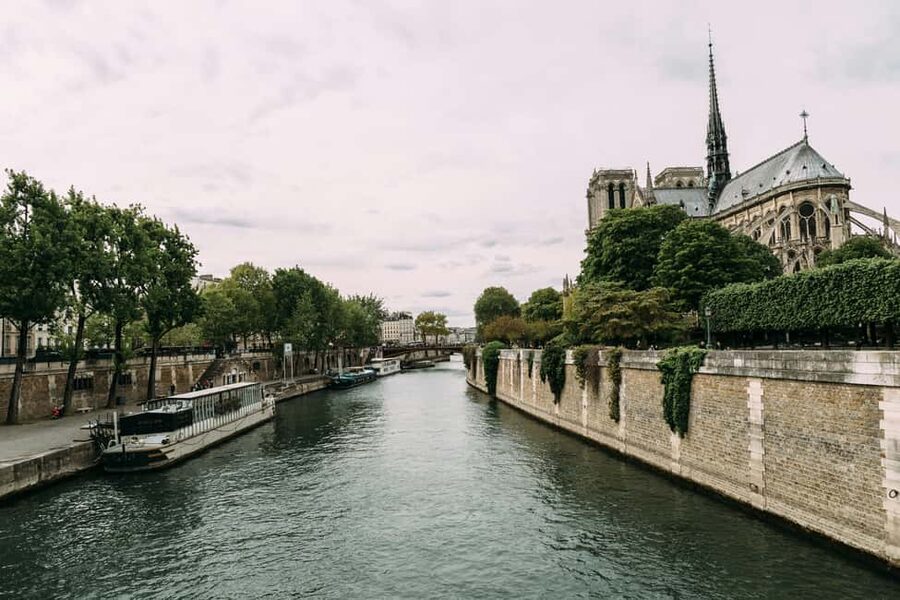 Notre-Dame Tour with Host or AudioGuide + Optional Cruise - Key points to know before booking
