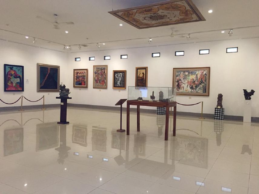 Nusa Dua: Museum Pasifika Admission Ticket with Audio Guide - Hanoi-trained artists and a wider Asian connection