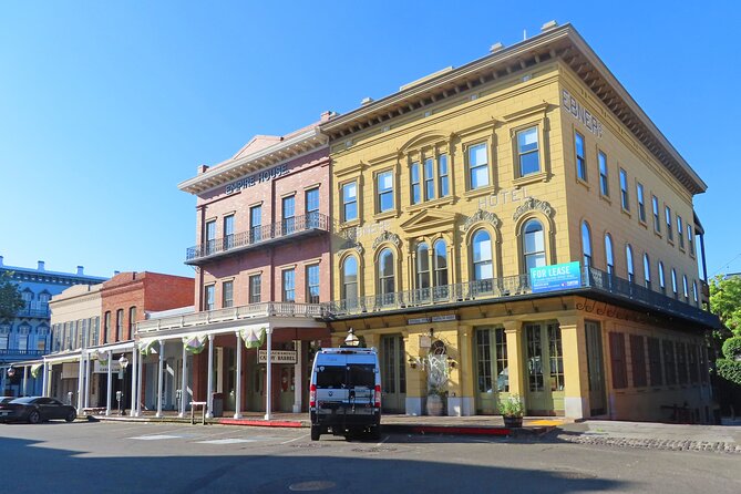 Old Sacramento: A Self-Guided Audio Tour - Choosing between the railroad and history museums