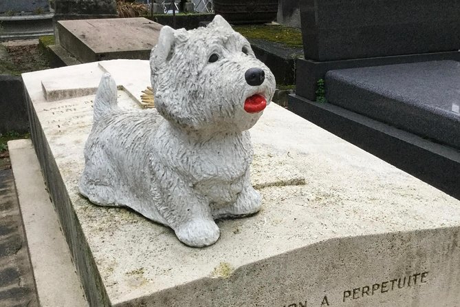 One Hour Père Lachaise Cemetery: A Self-guided Audio Tour - The opening route and the first set of graves