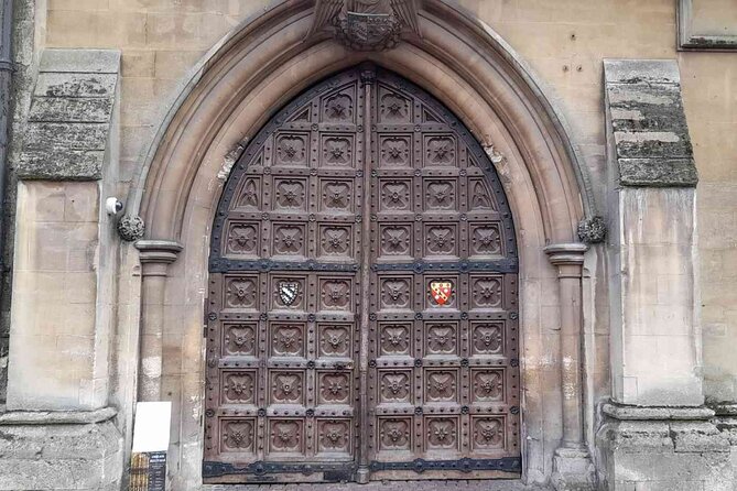 Oxford's literary legends and landmarks: A Self-Guided Audio Tour - C.S. Lewis, Tolkien, and the passageway linked to Narnia