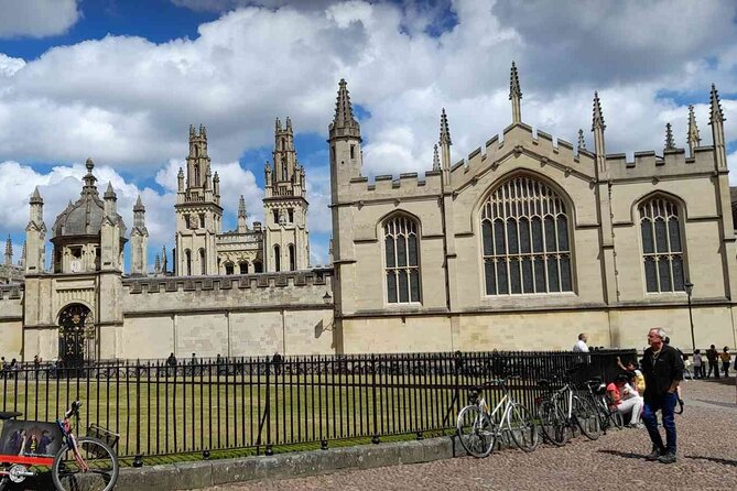 Oxford's literary legends and landmarks: A Self-Guided Audio Tour - Following Will and Lyra around Radcliffe Square