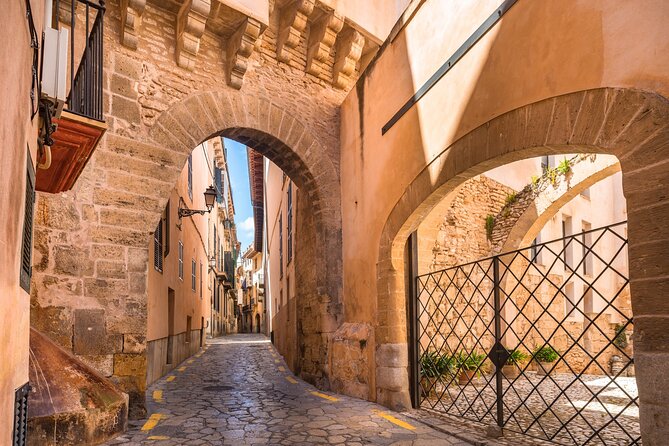 Palma de Mallorca: City Walk Audio Guide in 7 Languages on Phone - Seven languages, with an important audio warning