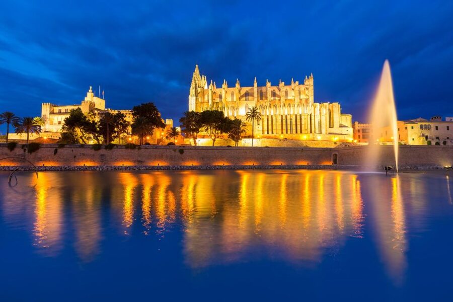 Palma de Mallorca: Self-Guided Audio Tour - Starting at Plaza de España and finding your bearings
