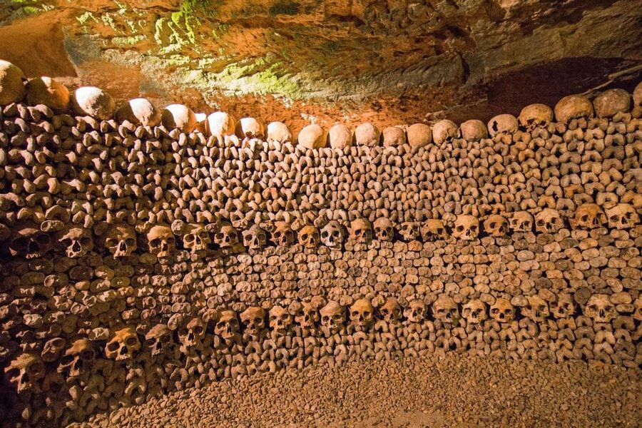 Paris: Catacombs Entry & Seine River Cruise with Audio Guide - Why the self-guided audio works well