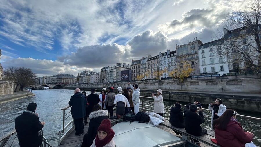 Paris: Illuminations River Cruise with Audio Commentary - Key points to know before boarding