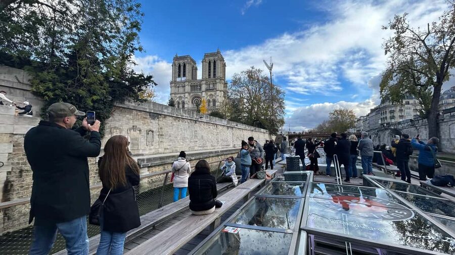 Paris: Illuminations River Cruise with Audio Commentary - The route from Les Invalides to the Louvre