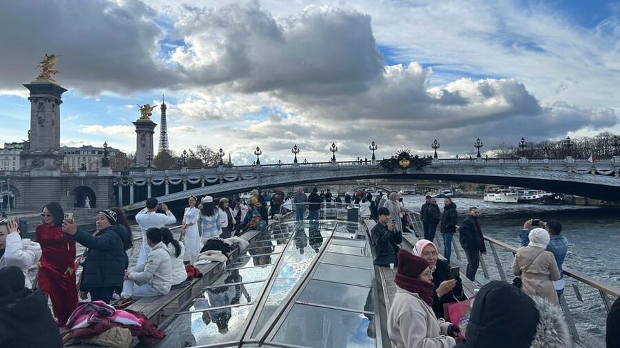Paris: Illuminations River Cruise with Audio Commentary - Pont Neuf, Hôtel de Ville, and the river’s central views