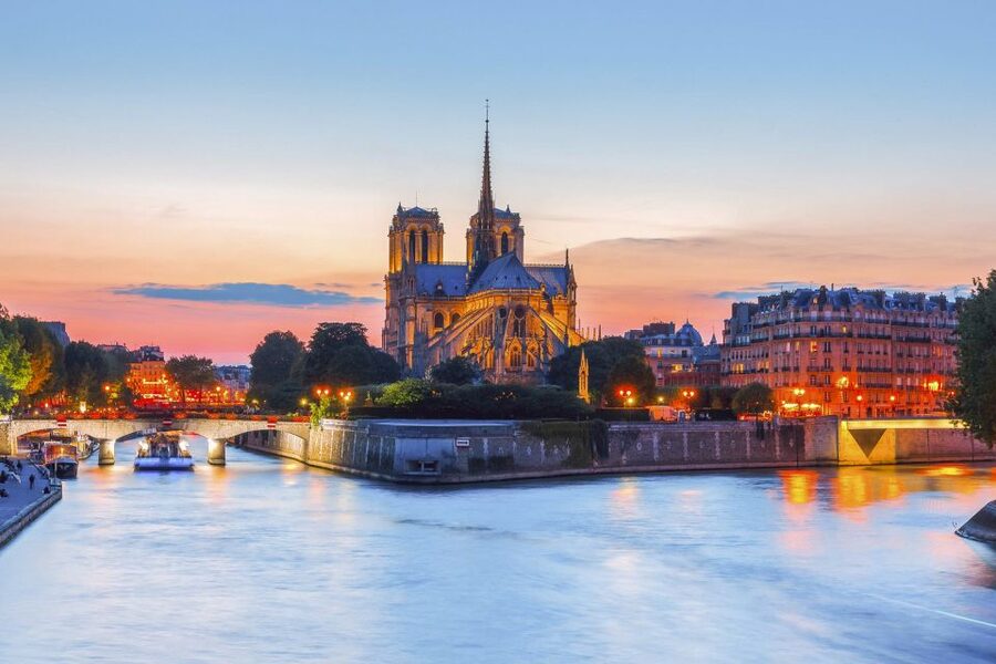 Paris: Illuminations River Cruise with Audio Commentary - The Louvre, Place de la Concorde, and Grand Palais