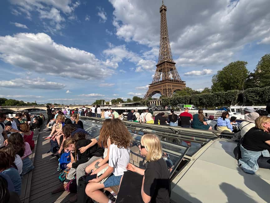 Paris: Illuminations River Cruise with Audio Commentary - Seeing the Eiffel Tower sparkle from the river