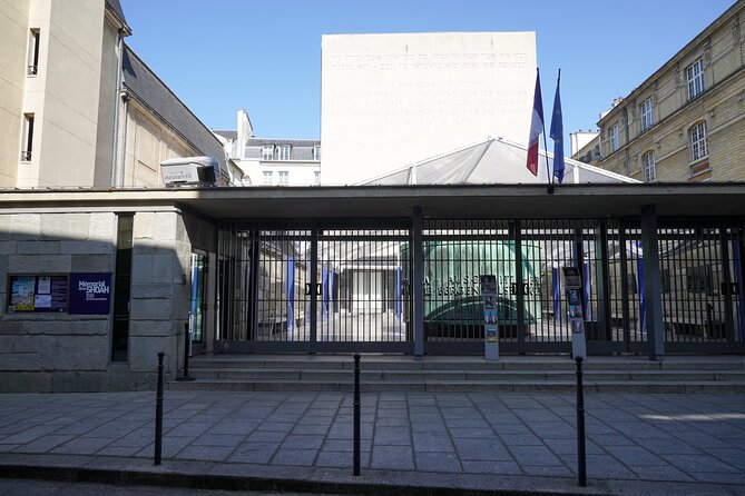 Paris Jewish Quarter Marais Smartphone GPSAPP Audio Walking Tour - The Agoudas Hakehilos Synagogue on Rue Pavée