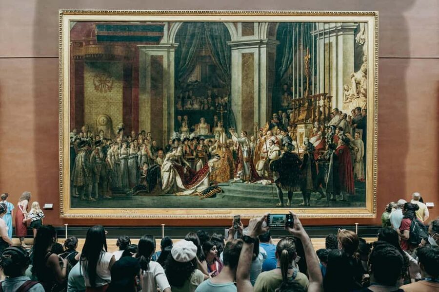 Paris: Louvre Museum Hosted Entry & Masterpieces Audio Guide - Key points to know before you book