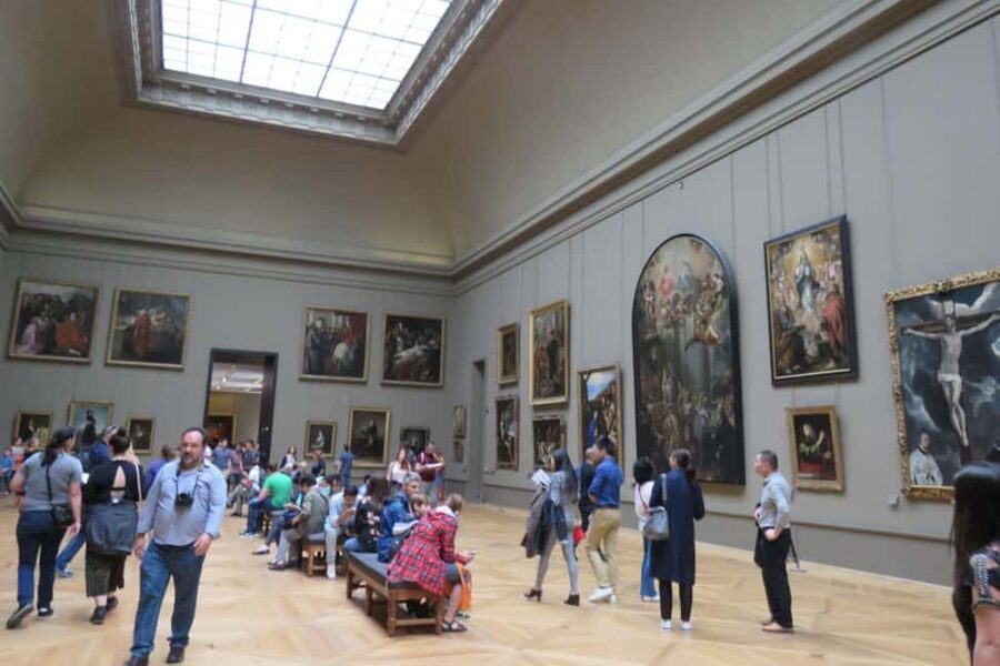 Paris: Louvre Museum Hosted Entry & Masterpieces Audio Guide - Going straight to the Mona Lisa