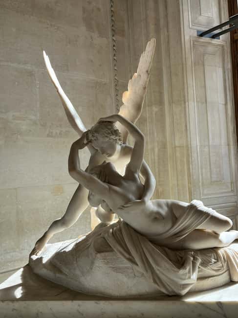 Paris: Louvre Museum Hosted Entry & Masterpieces Audio Guide - What you need to bring