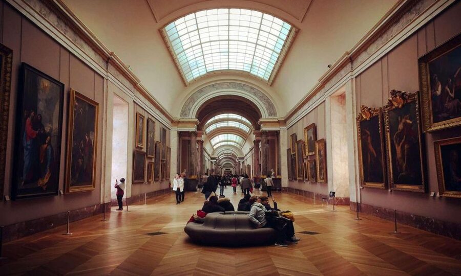 Paris: Louvre Ticket with Audioguide App and Seine Cruise - Seeing the Louvre’s famous works at your own pace