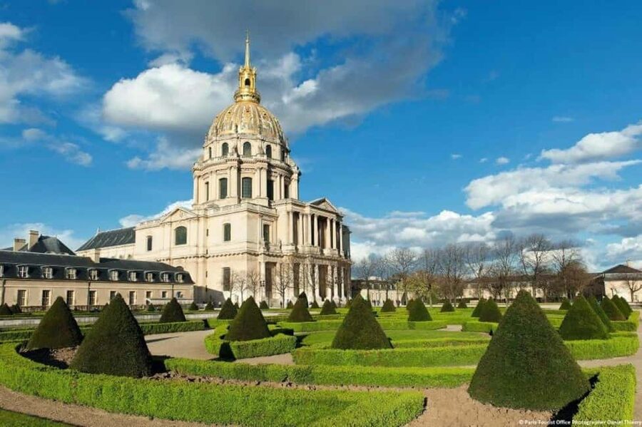 Paris: Musee De L'Armee Ticket With Digital Audio Guide - Entering Les Invalides on Paris’s Left Bank