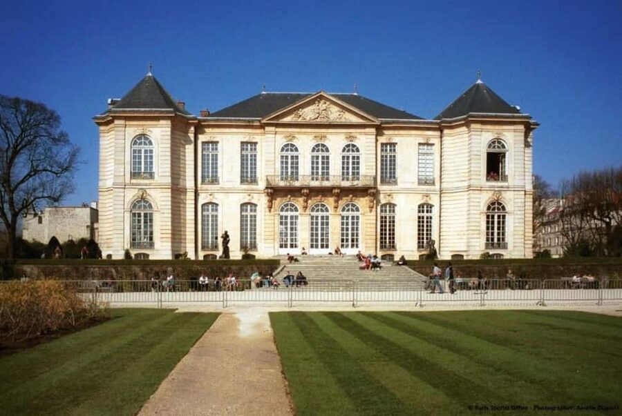 Paris: Rodin Museum Ticket & Optional Digital AudioGuide App - Entering Hôtel Biron at 77 Rue de Varenne