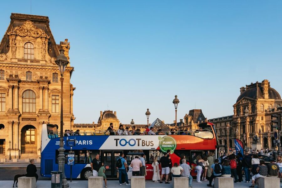 Paris: Tootbus Panoramic by Night Bus Tour with Audioguide - How useful is the audio guide?