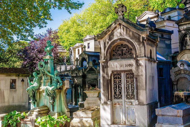 Père-Lachaise Cemetery Paris Tour with Audioguide - What the free entrance does and does not provide