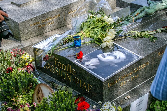 Père-Lachaise Cemetery Paris Tour with Audioguide - Cancellation and planning details