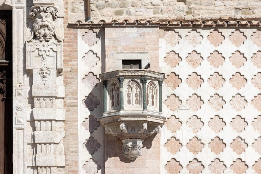 Perugia: San Lorenzo Cathedral Audioguide Tour - First impressions inside San Lorenzo Cathedral