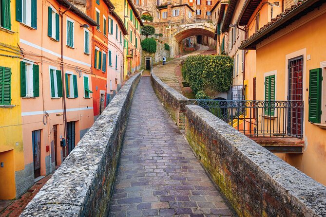Perugia Walking Tour with Audio and Written Guide by a local - Walking Corso Vannucci toward the fortress