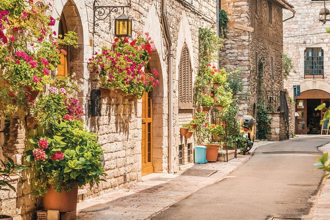 Perugia Walking Tour with Audio and Written Guide by a local - Starting at the Etruscan Arch on Via Ulisse Rocchi
