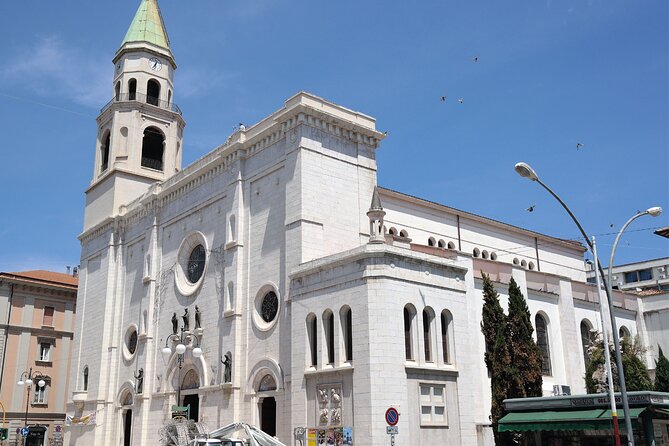 Pescara Walking Tour with Audio and Written Guide by a local - Piazza Salotto and the memory of wartime Pescara