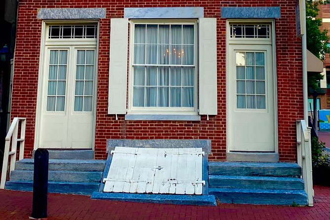 Philadelphia Haunted Ghost Smartphone Guided Audio Walking Tour - Elfreth’s Alley brings the atmosphere close