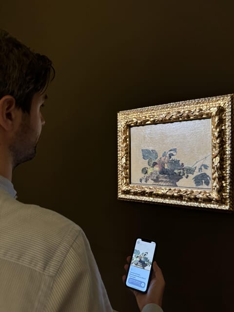 Pinacoteca Ambrosiana audioguide - Entering the Pinacoteca Ambrosiana with your phone ready
