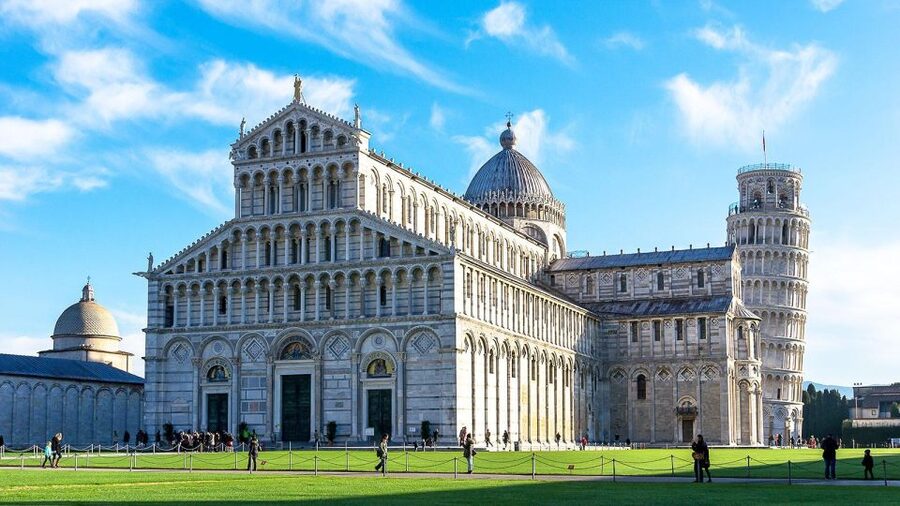 Pisa Audioguide - TravelMate app for your smartphone - The Duomo and Baptistery from outside and inside
