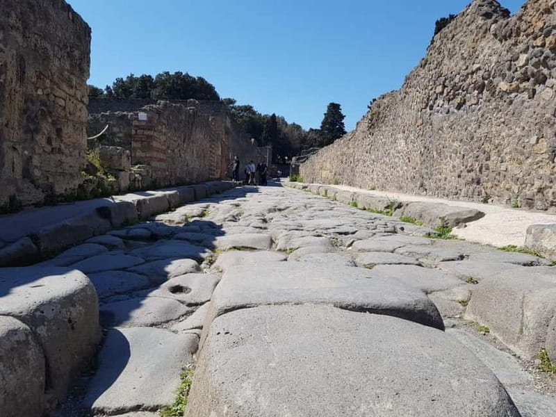 Pompeii: Entry Ticket w/ Guide and Transfers or Audio Guide - Why Pompeii is worth the long day
