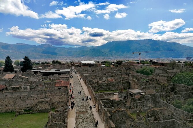 Pompeii from Naples: Smart Audio Guide with Travel Instructions - Getting from Naples to Pompeii