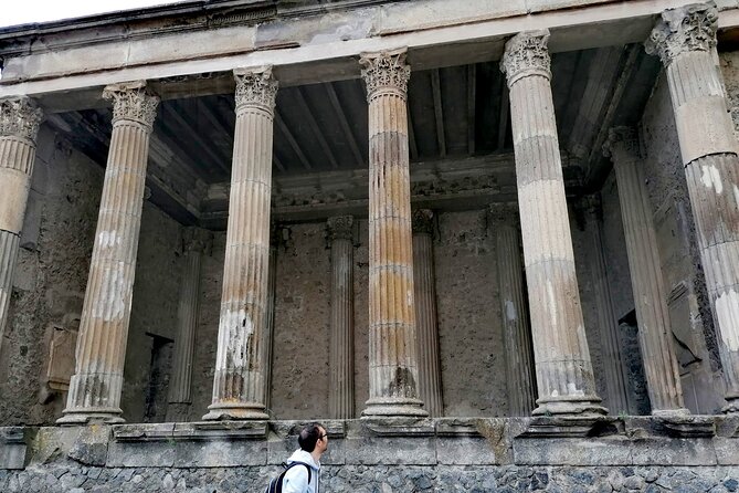Pompeii from Naples: Smart Audio Guide with Travel Instructions - Pompeii’s baths, gardens, and private houses