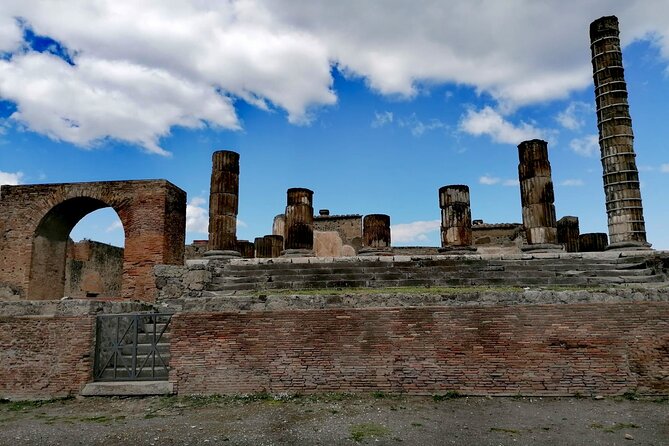 Pompeii from Naples: Smart Audio Guide with Travel Instructions - Who should book this Pompeii experience?