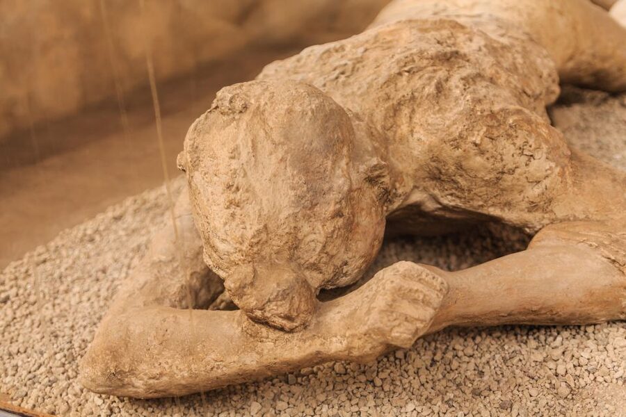 Pompeii: Skip-the-Line Ticket with Audio Guide and Map - Finding the office beside Pasticceria De Vivo