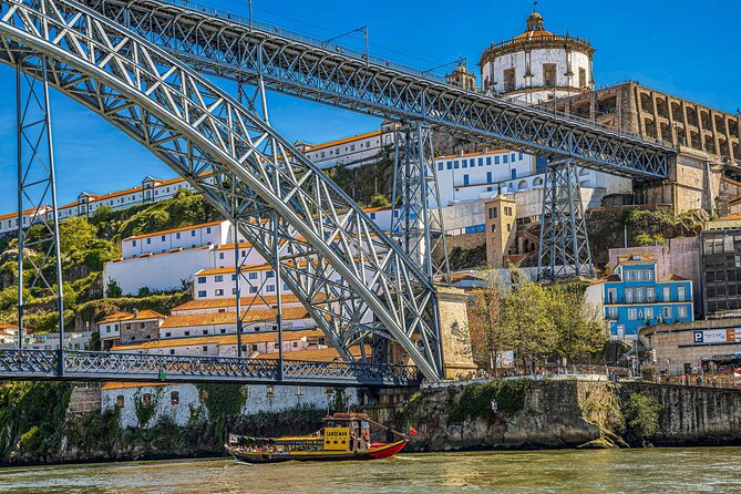 Porto Walking Tour with Audioguide on Your Smartphone - Santa Catarina for cafés, custard tarts, and tilework