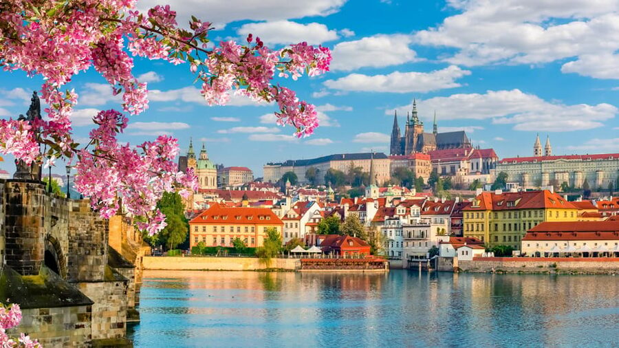 Prague: Castle Circuit Entry Tickets with Audio Guide - Why Prague Castle deserves a full morning