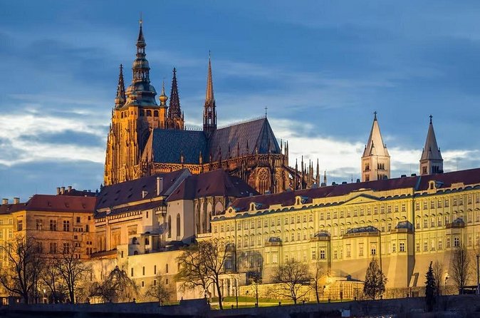 Prague Castle Skip-The-Line Ticket with Audio guide - St. Vitus Cathedral, the dramatic centerpiece