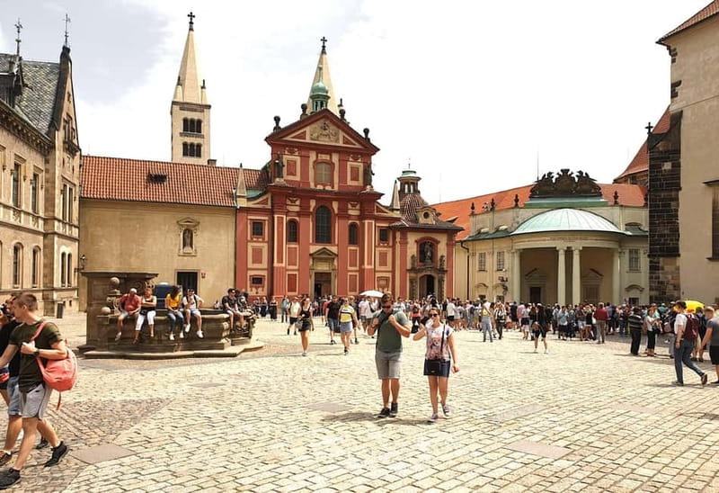 Prague Castle Ticket & Audioguide with Pick-up in GPG Office - The Old Royal Palace adds the political story