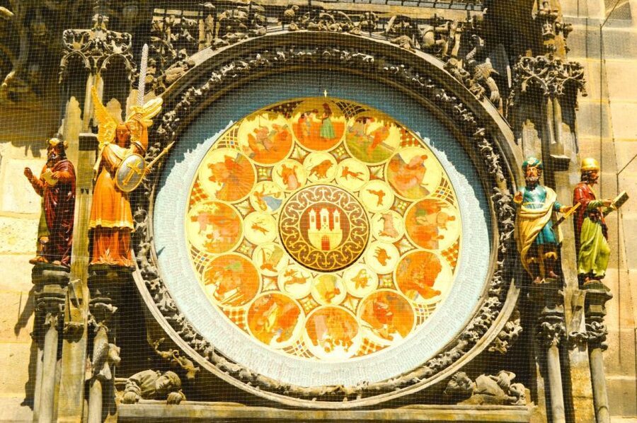 Prague: Old Town Square and Astronomical Clock Audio Guide - St. Nicholas Church and the Jan Hus Monument