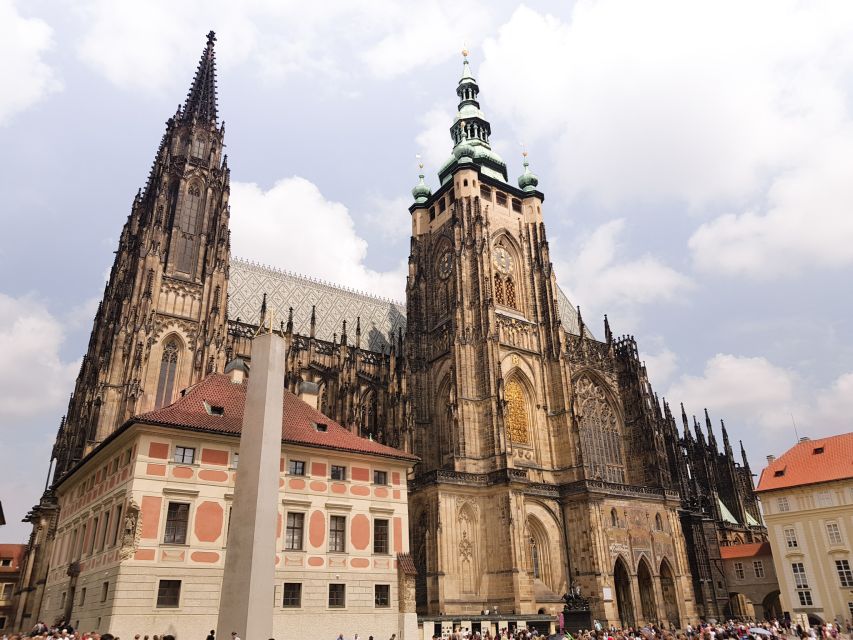 Prague: Prague Castle Complex Smartphone Audio Guide - Starting at St. Vitus Cathedral