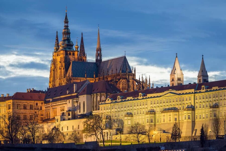 Prague: Prague Castle Skip-the-Line Ticket with Audioguide - St. Vitus Cathedral: the main event