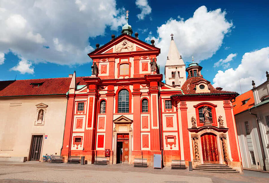 Prague: Prague Castle Skip-the-Line Ticket with Audioguide - Queues, security, and the best time to go