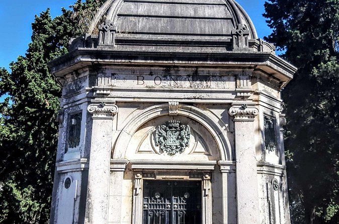 Prazeres Cemetery: A Self-Guided Audio Tour in Lisbon - The tram confusion and what it means for you