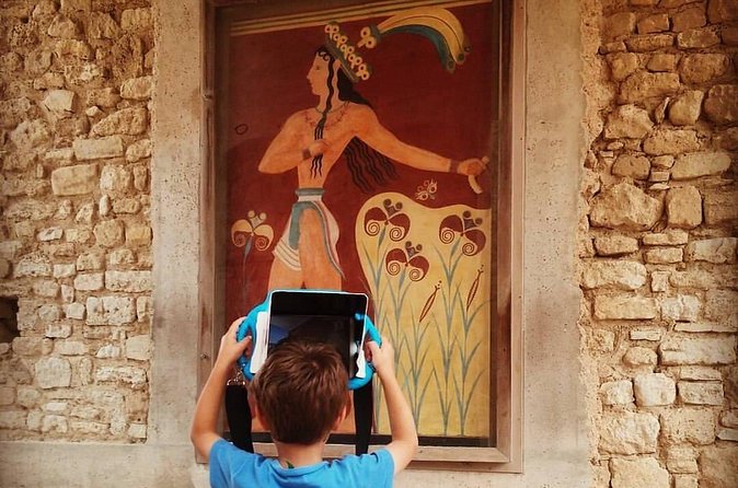 Private Audio and Virtual Tour in Knossos - What private participation means here